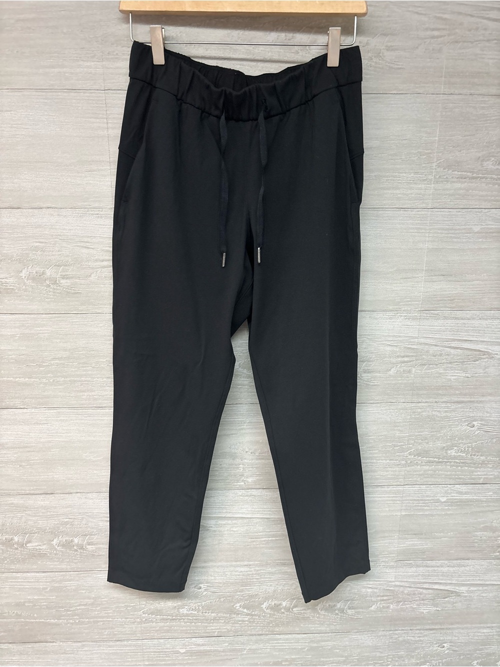 * | Lululemon | cropped pants. Size 6.